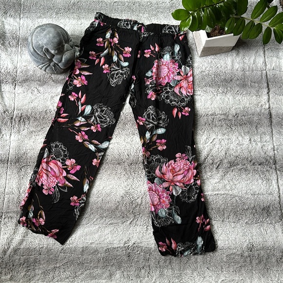 Floral Love to Lounge Pajama Pants - Picture 4 of 6